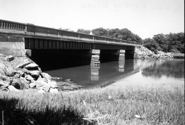 Washington, George Boulevard Bridge over Weir River